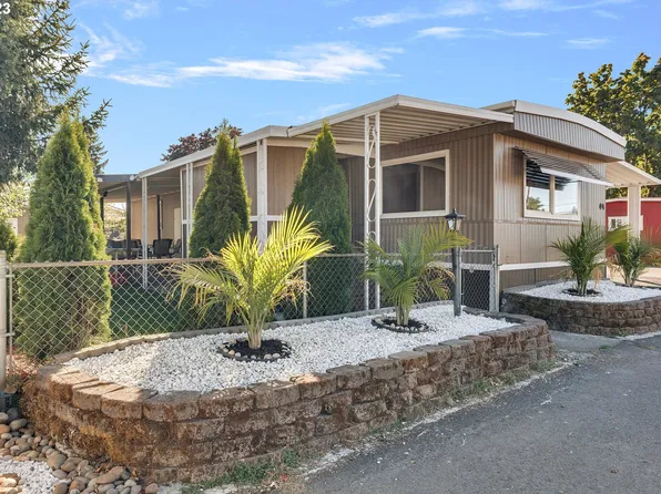 738 N Adair St, Cornelius, OR 97113