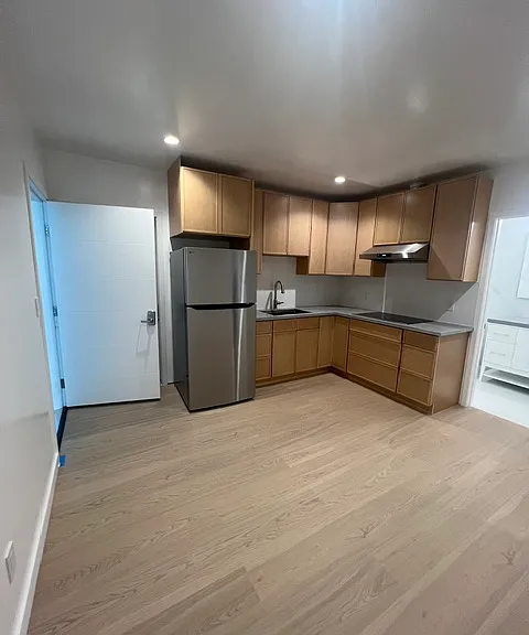 818 Brussels St #A — Photo 2