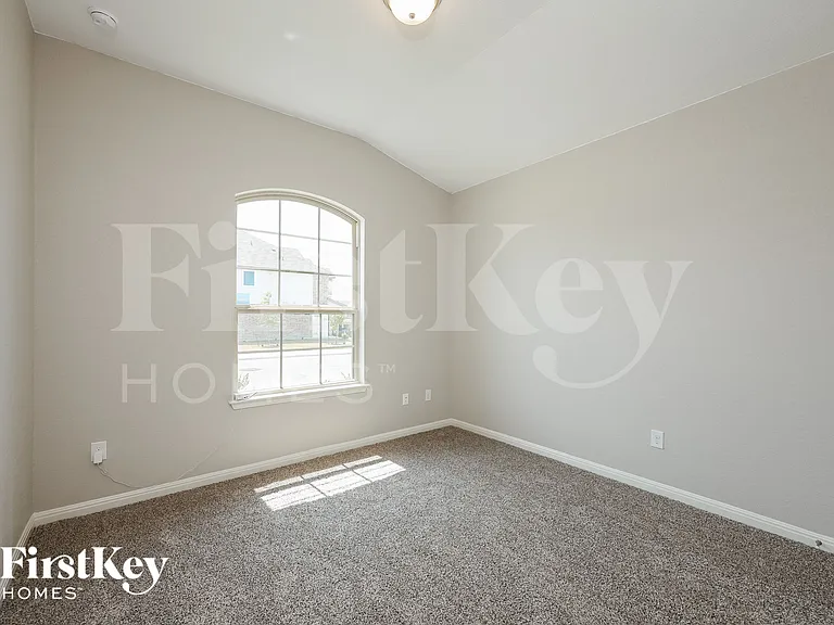 2207 Tiptop Ln — Photo 12