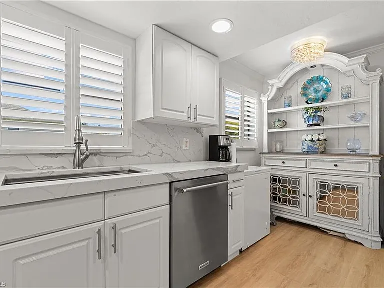 1400 Blue Point Ave #104 — Photo 4