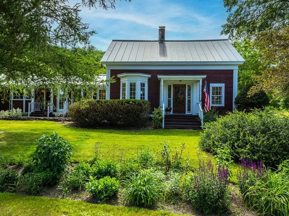 718 Montgomery Road, Pownal, VT 05261