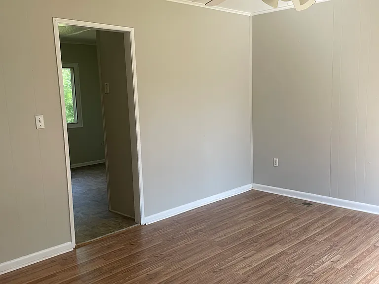 116 Abbeville Ave NW — Photo 2