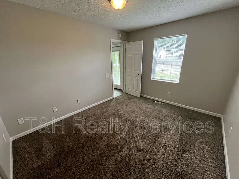 3008 N Pauline Ave — Photo 3