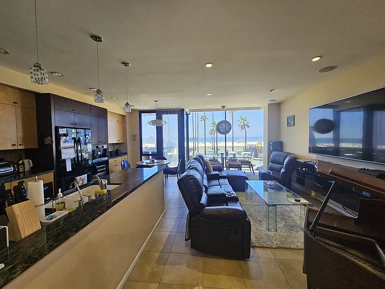 3009 Ocean Front Walk — Photo 17