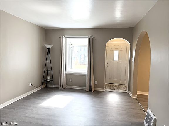 3rd image of 1209 Courtland Rd