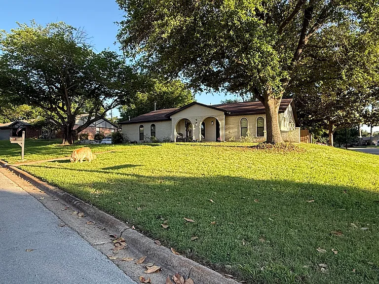 985 Harber Ave — Photo 1