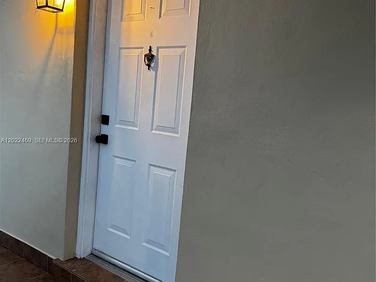 2725 SW 25th St #1 — Photo 2