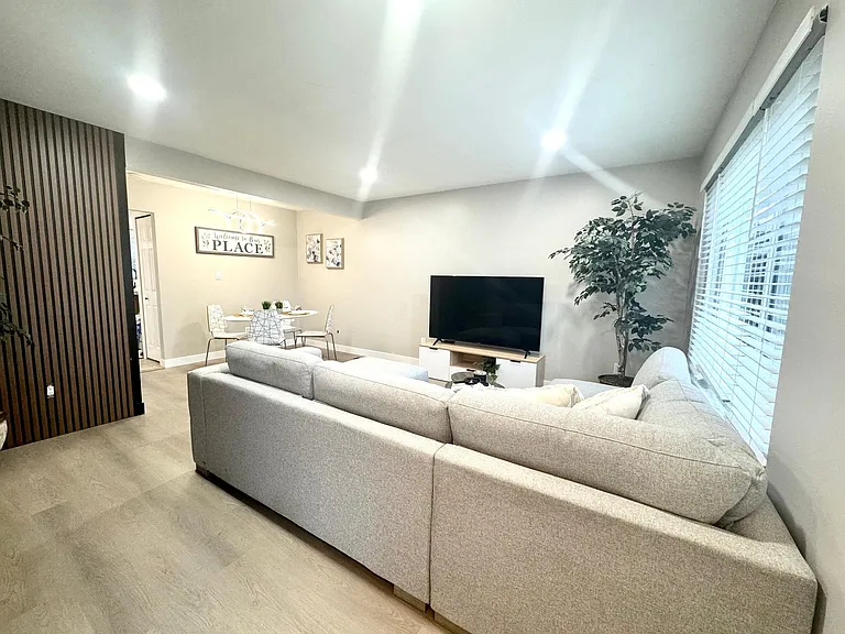 1323 Sunset Blvd — Photo 3