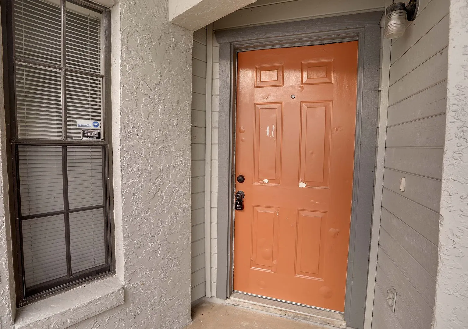 370 Springdale Dr — Photo 3