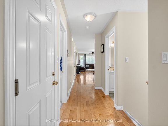 4th image of 1097 Crossfield Ave