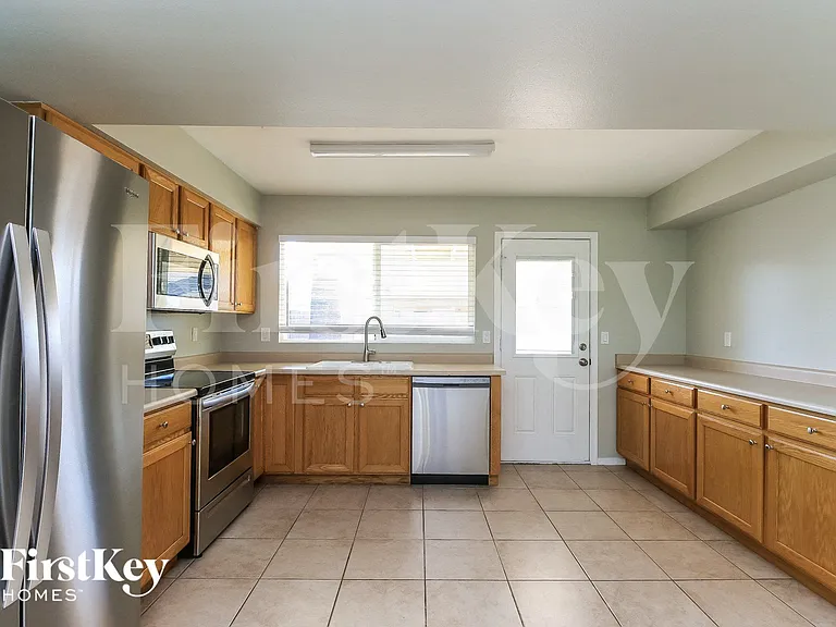 1941 W Portobello Ave — Photo 7