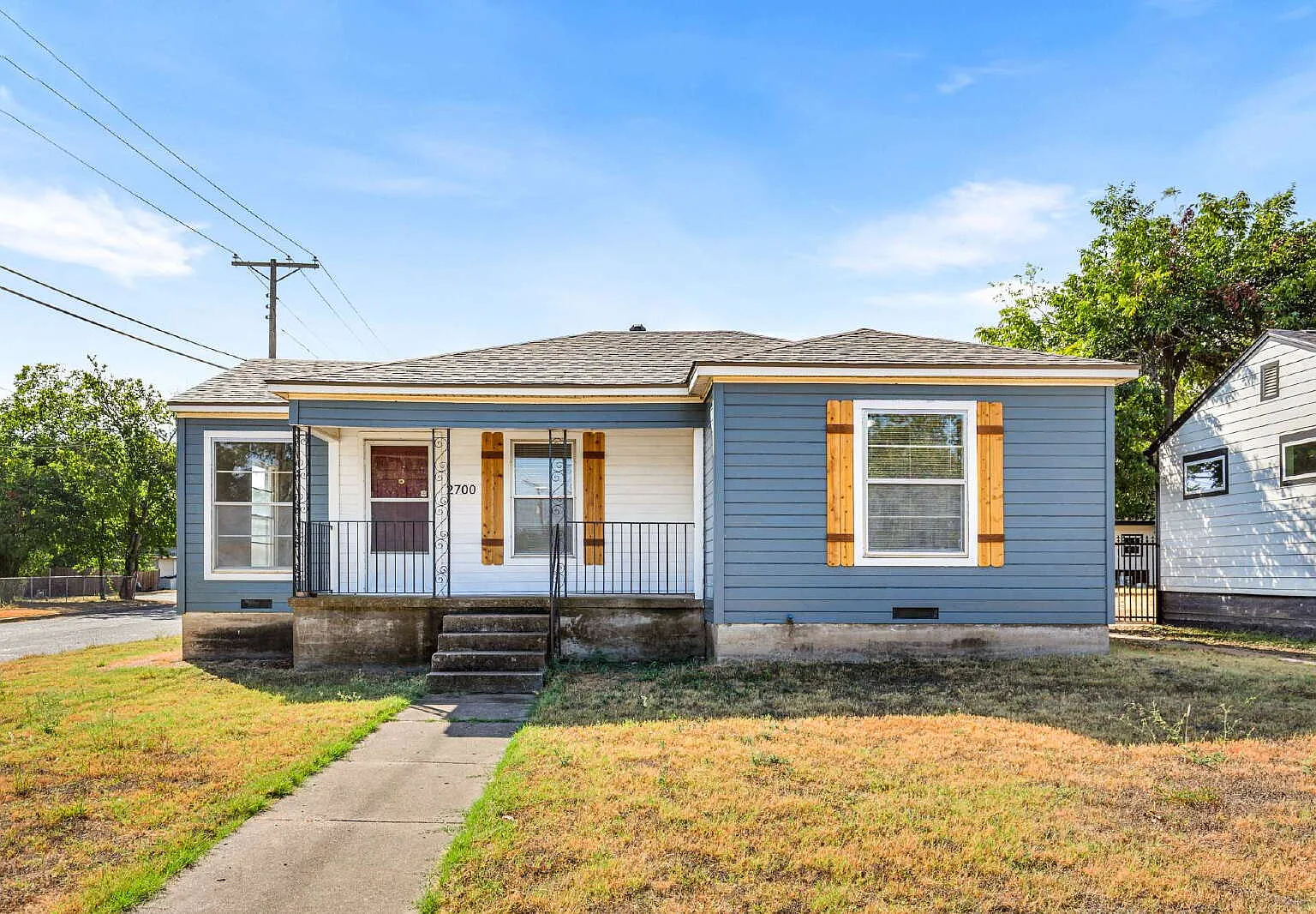 3 bed, 1.0 bath, 1372 sqft, $1,700 — Photo 1