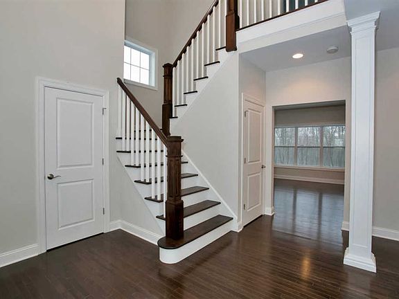 3rd image of 238 Jane St