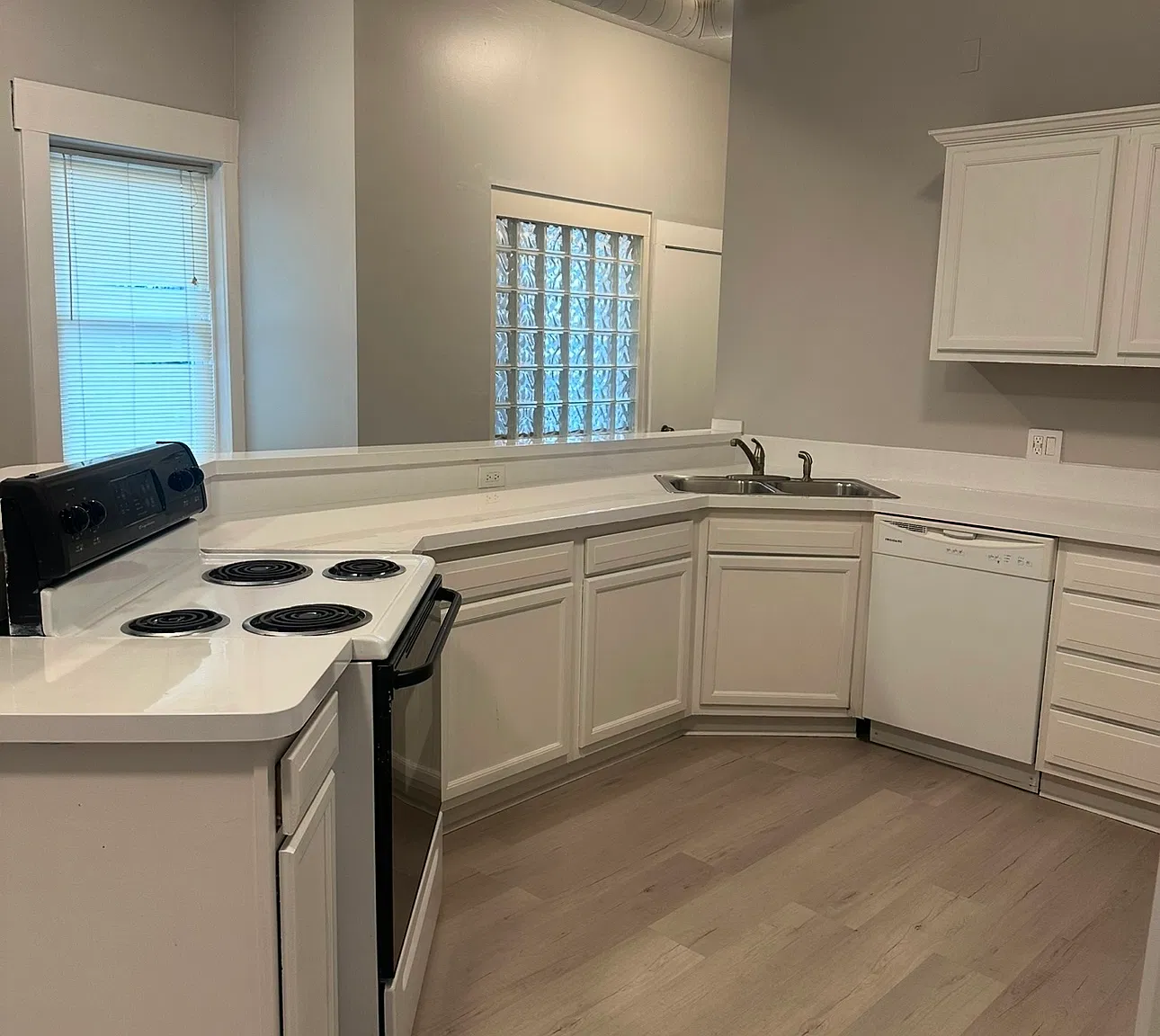 4 bed, 2200 sqft, $1,999 — Photo 1