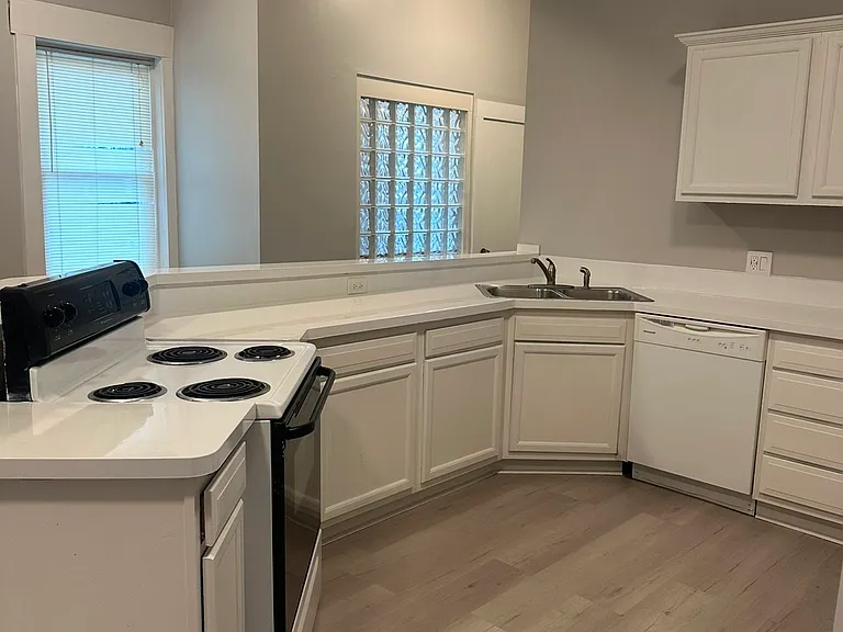 3920 Lorain Ave #3 — Photo 1