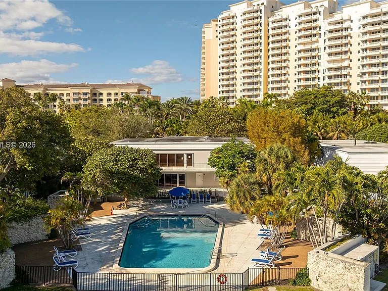 210 Sea View Dr #207 — Photo 36