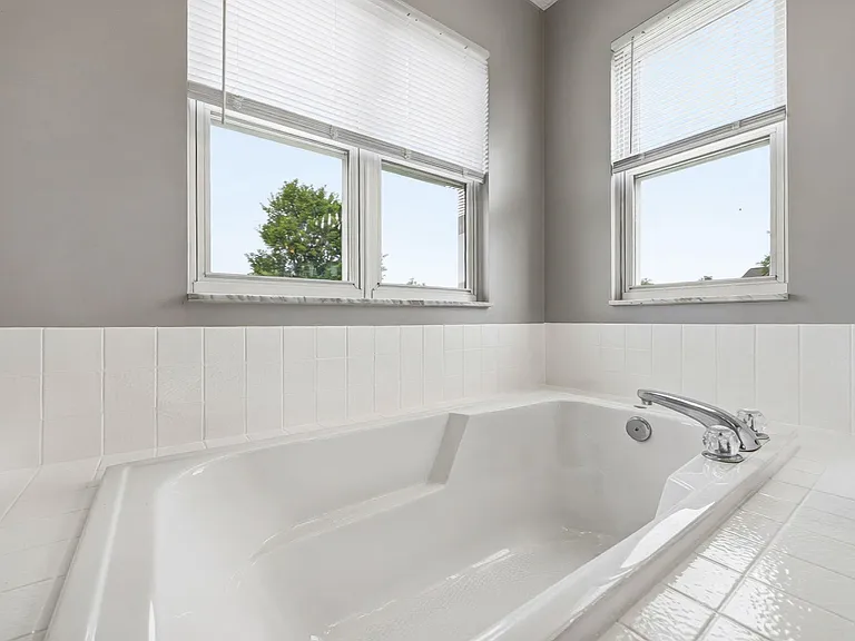 3033 Jamestown Dr — Photo 26