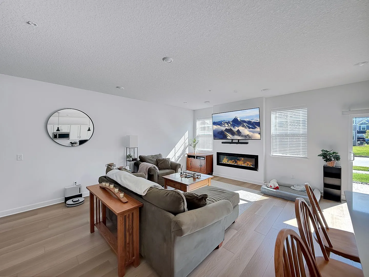 3 bed, 3.0 bath, 1719 sqft, $2,495 — Photo 4