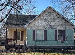 220 W Waverly St, Virden, IL 62690