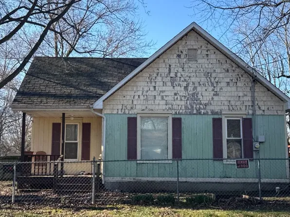 220 W Waverly St, Virden, IL 62690