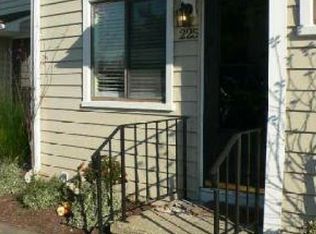 225 Monticello Dr, Branford, CT 06405