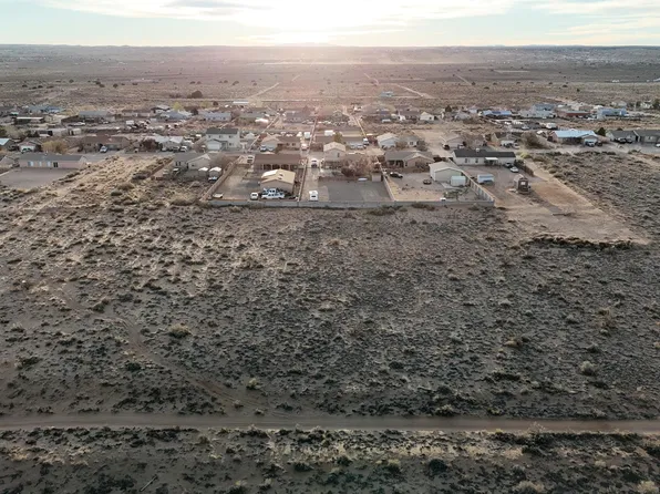 305 3rd St NE, Rio Rancho, NM 87124