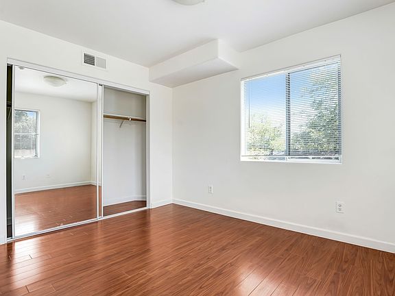 4th image of 148 N Mar Vista Ave Unit 1