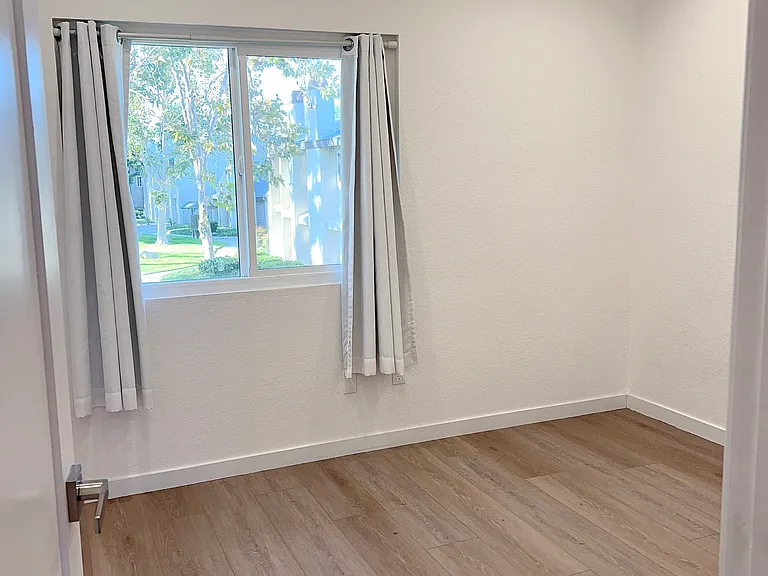 2135 N Fairview St — Photo 16