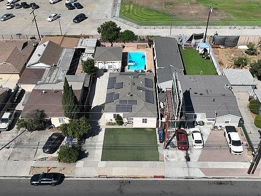 5th image of 15143 Bellflower Blvd
