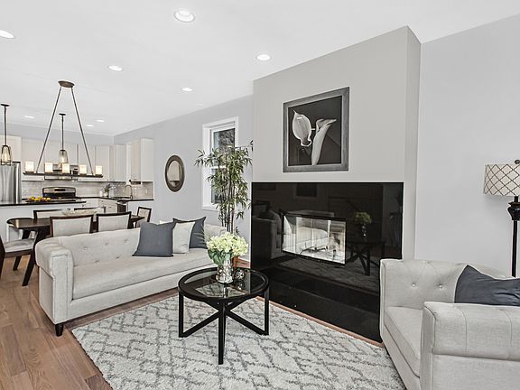 3rd image of 1016 N Paulina St APT 1
