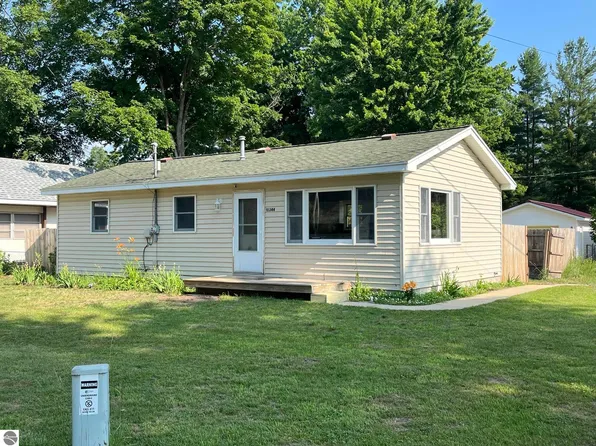 10344 Diamond Park Rd, Interlochen, MI 49643