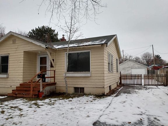 2nd image of 806 Blue Lakes Blvd