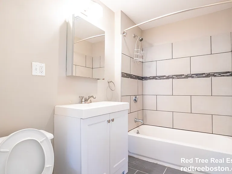 79 Saxton St #2 — Photo 6