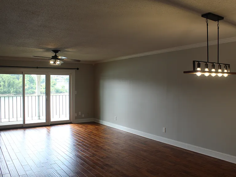 568 River St — Photo 2