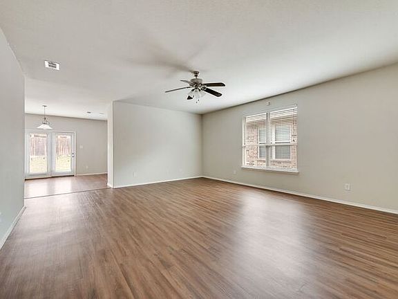 3rd image of 1733 Oak Glen Dr