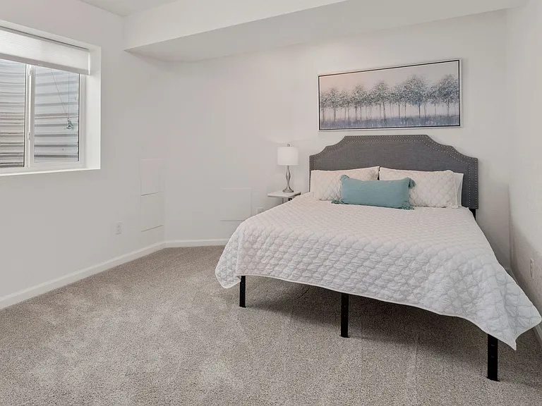 Basement Bedroom w/ Queen Bed