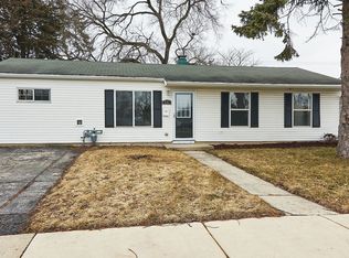 26 Arlington Dr, Romeoville, IL 60446