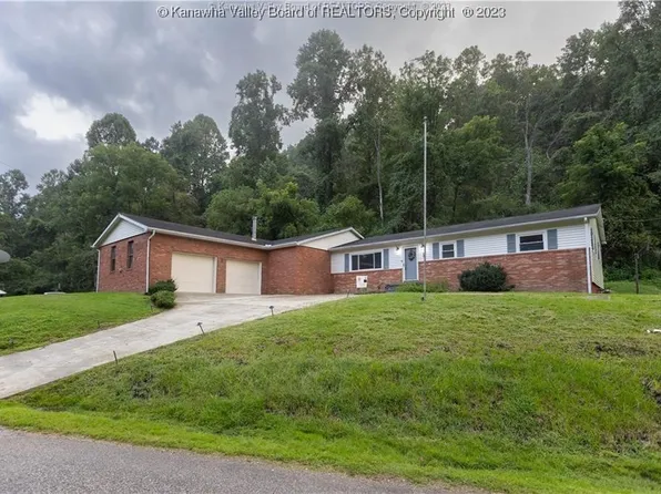 158 Ranch Lake Blvd, Scott Depot, WV 25560