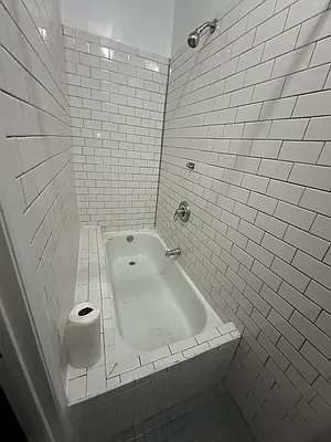 Rented by Lang Realty LLC | media 24