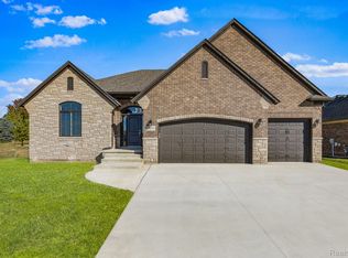 52909 Crimson Dr, Macomb, MI 48042