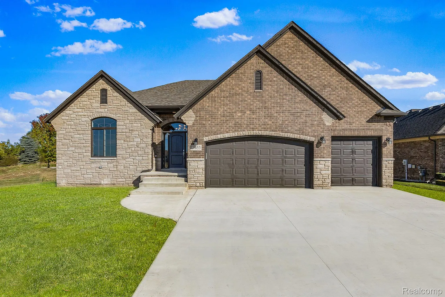 52909 Crimson Dr photo 1