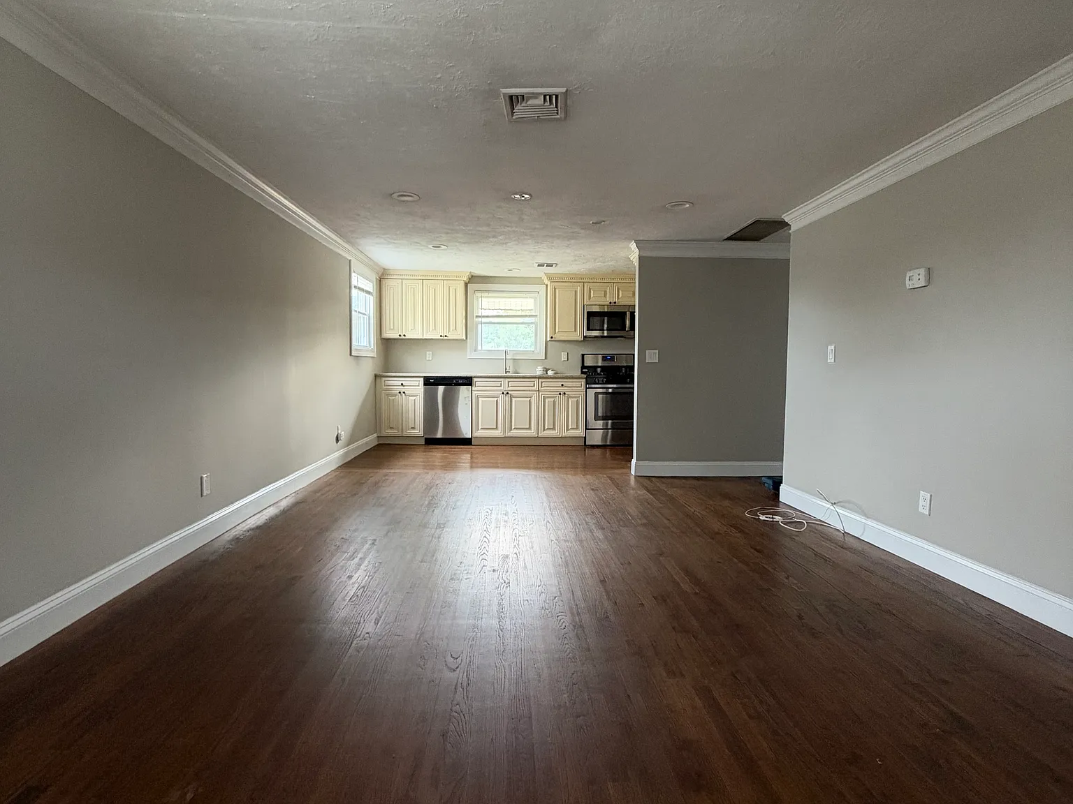 Southridge Dr, Glen Cove — Photo 2