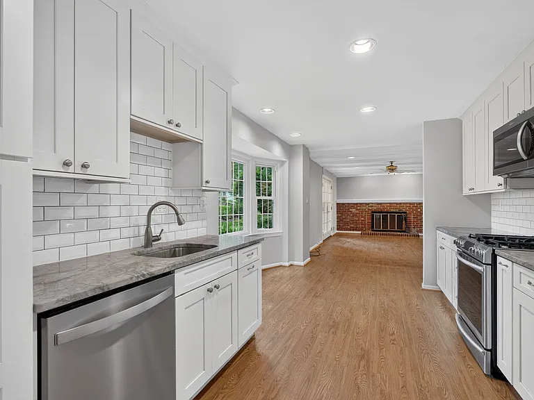 6905 Stonewood Ct — Photo 6