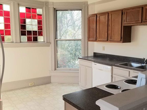 4th image of 400 S Cherry St APT 2