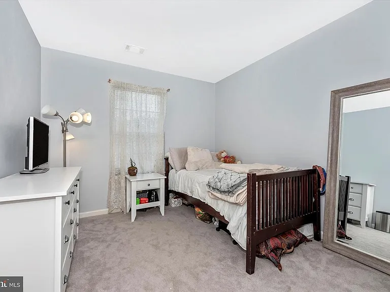 124 Cavenrock Ct — Photo 34