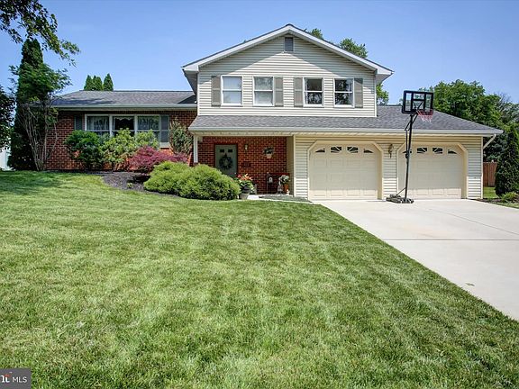 2nd image of 922 Willshire Dr