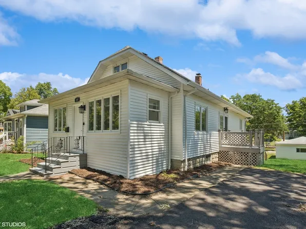 109 S Adams St, Westmont, IL 60559