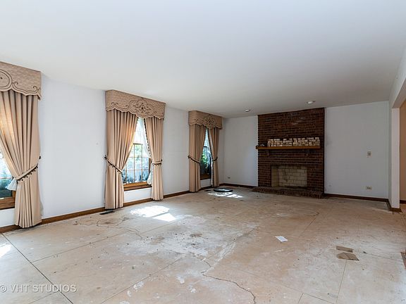 4th image of 459 Butterfield Ct