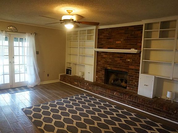 3rd image of 1218 Simmonsridge Dr