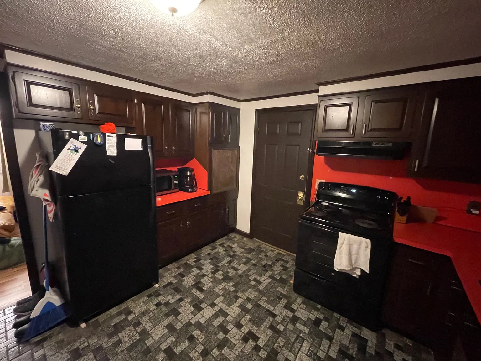 3 bed, 816 sqft, $3,000 — Photo 2